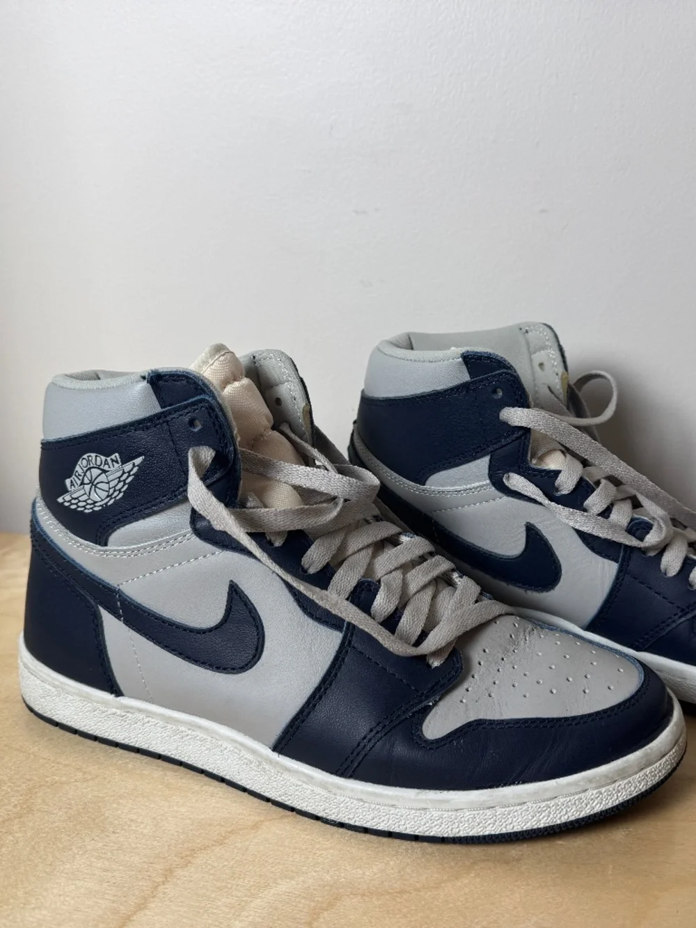 Air Jordan 1 Retro High '85 sneakers, Navy & Gray, Men's size 9.